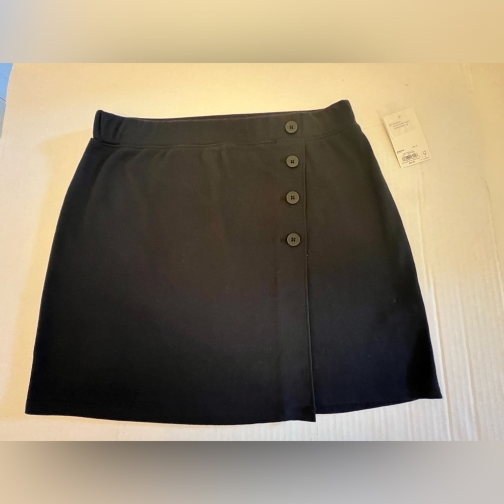 SO BLACK MINI SKIRT. SIZE M